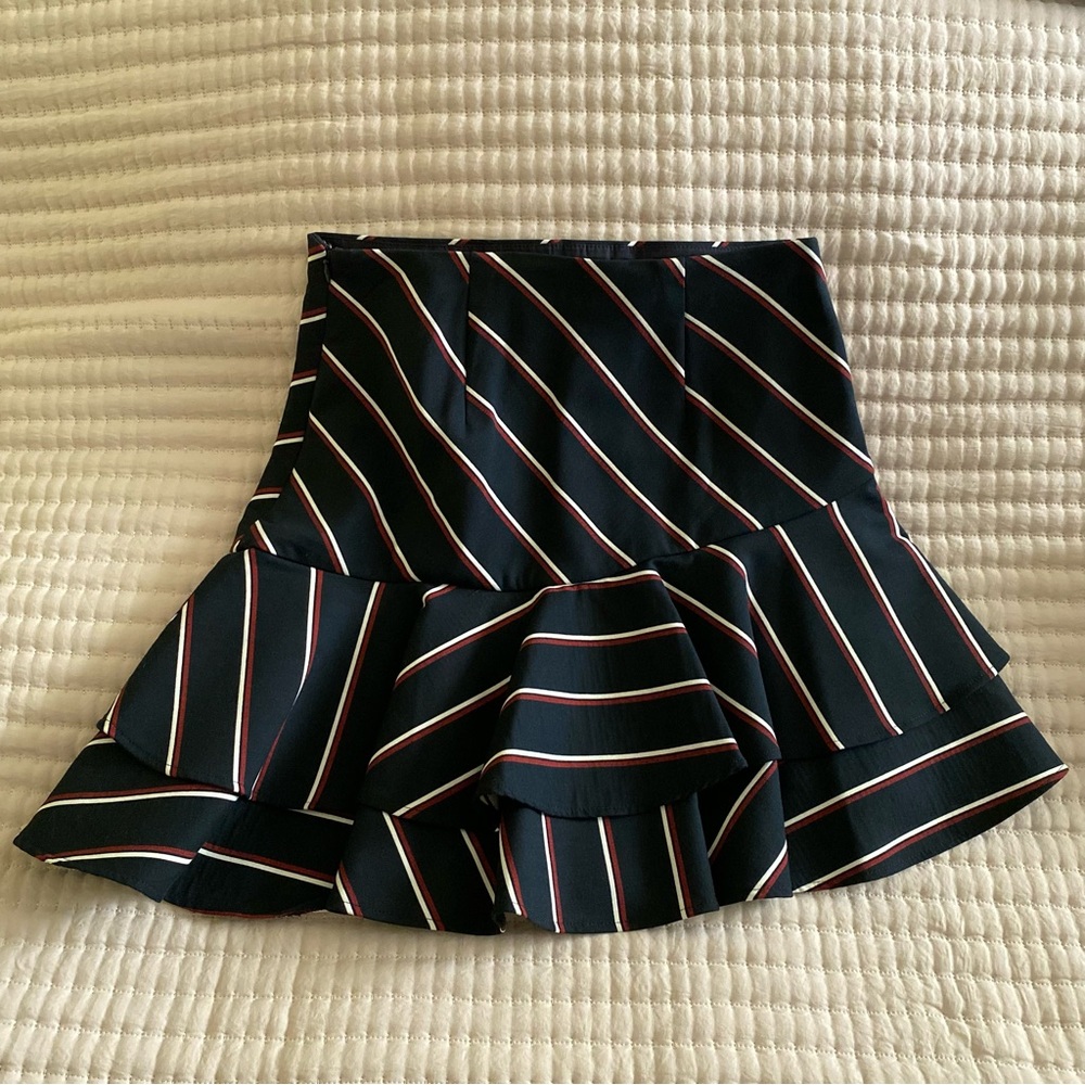 Express | short ruffled skirt - Picture 2 of 7